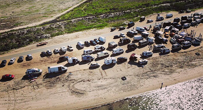 Fiesta Island. “There are van-lifers of all walks of life." - Image by Instagram@unit4816