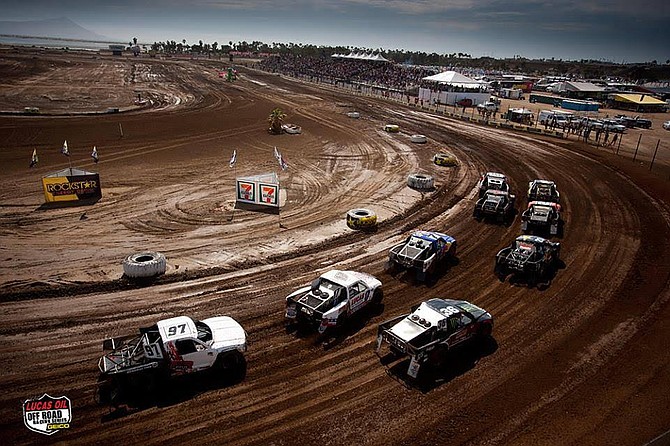 The Estero racetrack have stands with a capacity of 6,000 people.