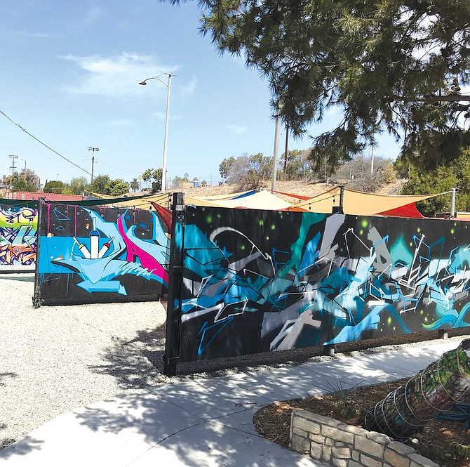 Writerz Blok serves as a locale for events that celebrate urban art culture and dance groups, hip-hop MCs-and-DJs, and art demonstrations on the large paintable walls. It is one of the nation’s first public graffiti art parks.