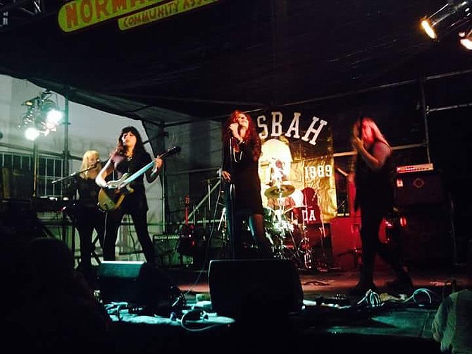 Dinettes at Casbah: Sue Delguidice, Diana Death, Doriot Lair, and Shannon Woods