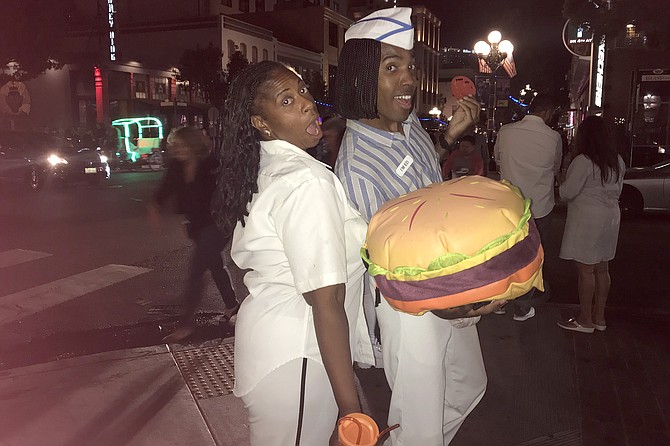 Everybody loves Ed from Good Burger (aka actor Kal Smith) with admirer