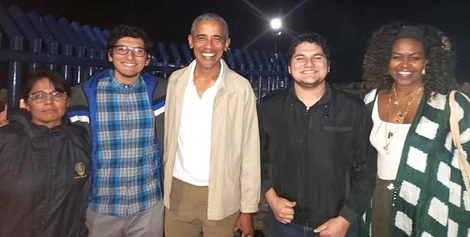 "The American ex-president kindly agreed to take pictures."