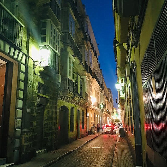 A narrow street in Cadiz.