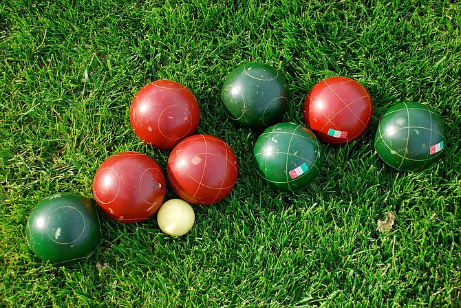 Bocce ball set, made in Italy. Includes 4 red and 4 green balls 
