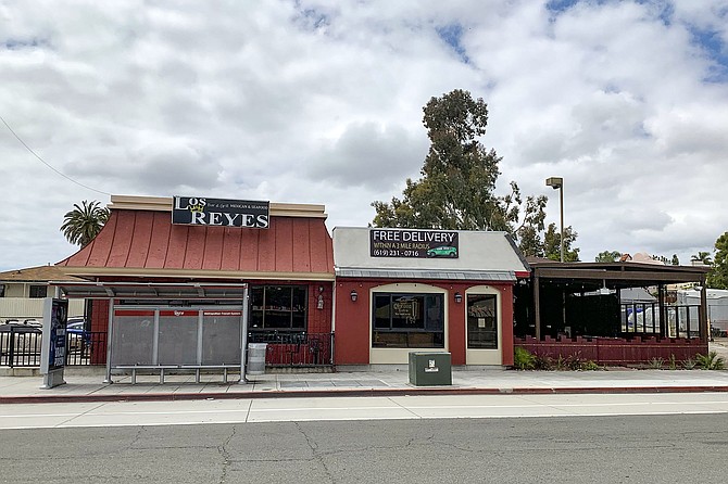 Los Reyes Mexican Food, Golden Hill, now with a banner advertising free delivery