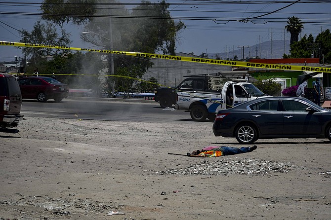 In Urbi Villas del Prado two buses were burned, plus the 14 murders that the Tijuana Police Department confirmed the next day.