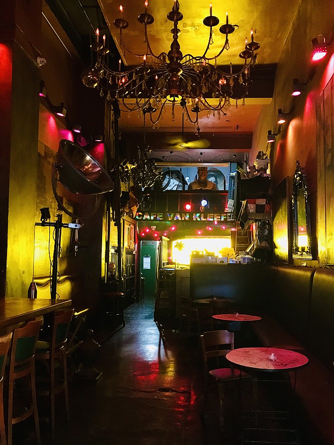 Café van Kleef - Bar Interior