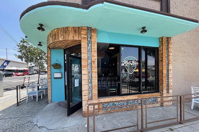 Metl Bar replaces another brunch spot — Two Blue Ducks — on University Avenue.