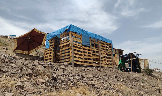 Migrants decided to settle in huts made from recycling materials. - Image by Crisstian Villicana