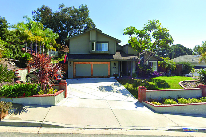 Google Street View images of 2719 Chestnut Avenue in northeast Carlsbad, from 2007 and 2021. The home last sold for $521,000 on July 10, 2009.