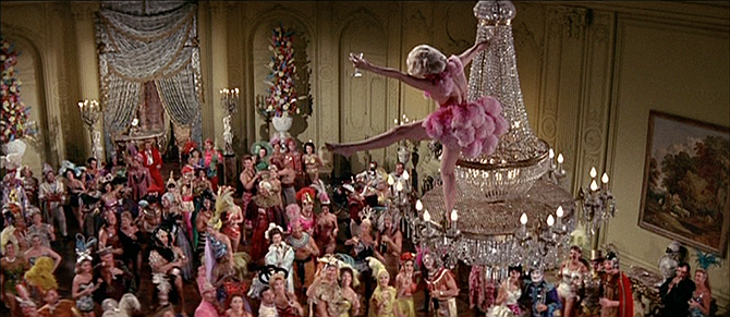 Rina Marlowe (Carroll Baker) just seconds away from bringing down the house.