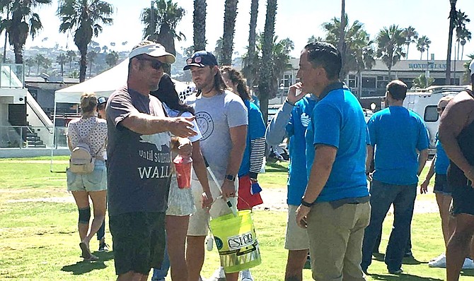 Todd Gloria (right) at I Love a Clean San Diego event