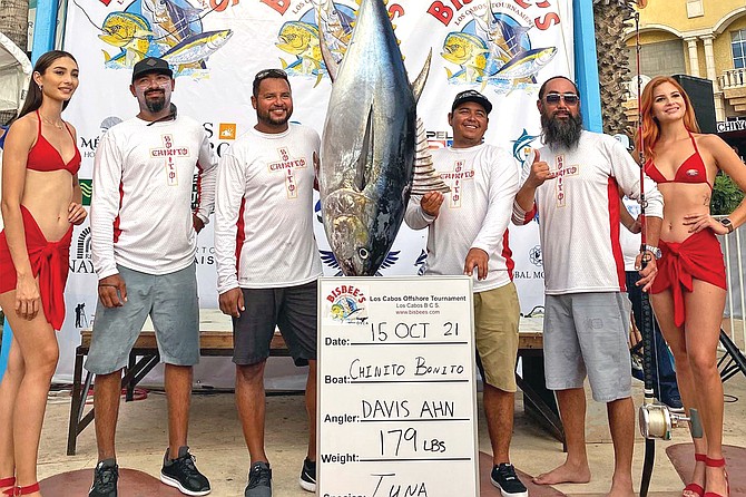 Team Chinito Bonito with their $96,010 yellowfin tuna caught during the Bisbee’s Los Cabos Offshore tournament.