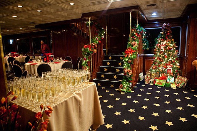 Celebrate Christmas Day on Flgship’s festive vessel as you dine, sip complimentary champagne, revel in the breathtaking views of the San Diego skyline, and enjoy live holiday music.