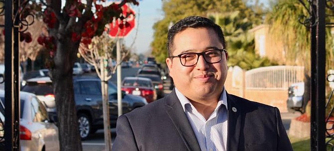 Barrios worked for Gomez while paid by laborers union.