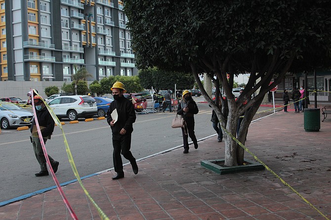 Proteccion Civil (civil defense) workers near the collapse