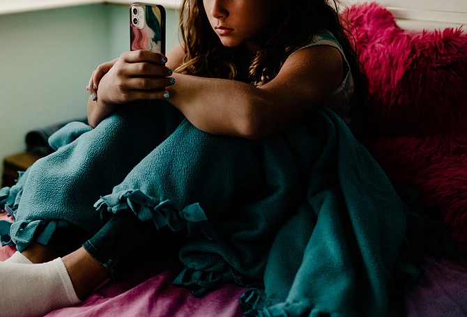 Caption: Victims of cyberbullying can feel helpless and may not know what to do. Free resources on jw.org help children, teens and parents successfully deal with bullying.