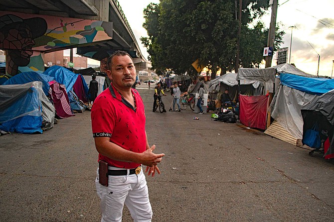 Salas: "I have more than 100 corridos, but nothing about cartels."