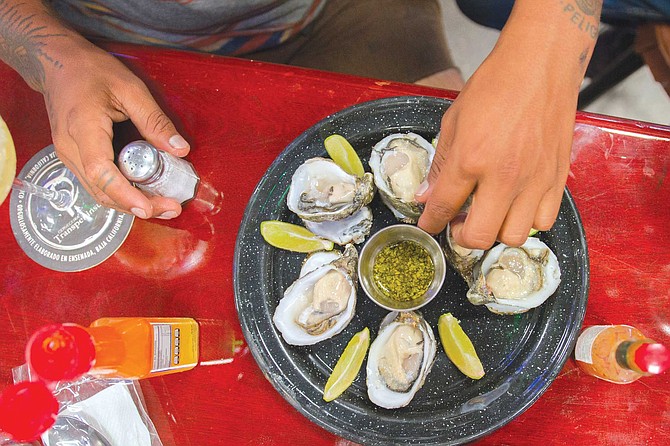 Freshly shucked oysters at Transpeninsular.