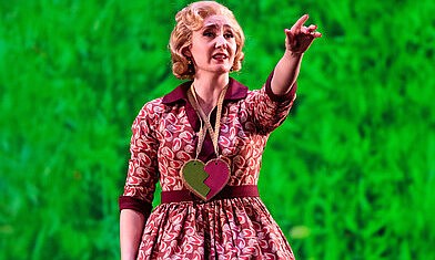 Dorabella (mezzo-soprano Samantha Hankey)