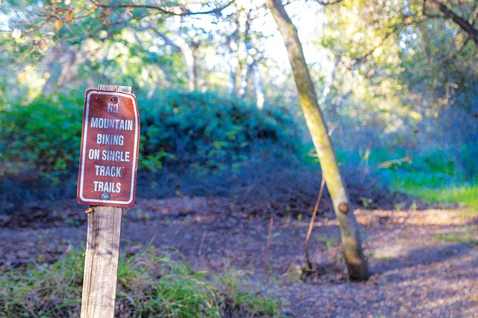 Los Peñasquitos Canyon Preserve, which is under the jurisdiction of the city of San Diego, allow both hikers and mountain bikers to use the main trail, while little side trails are reserved exclusively for foot traffic.