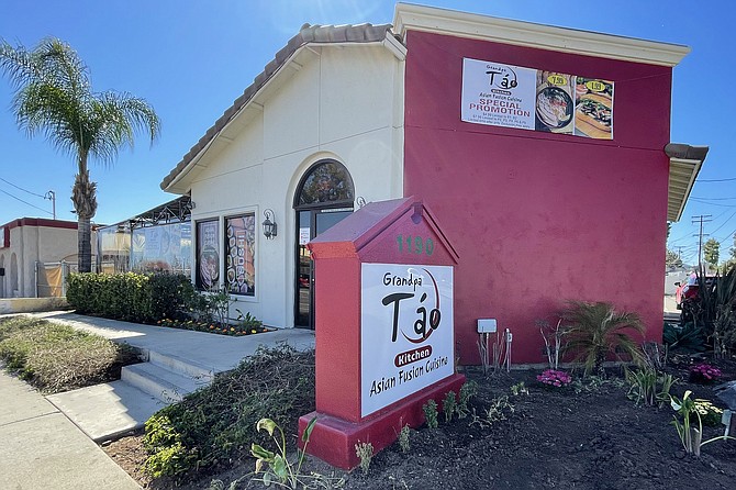 A small restaurant on 2nd Street, El Cajon
