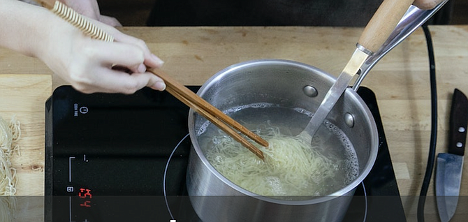 A program lets people try out a free loaner induction stovetop for three weeks.