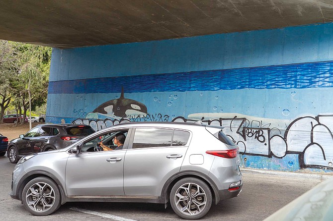 Puente Las Ballenas, the bridge with the painted whales, means that you have 20 minutes or more to go.