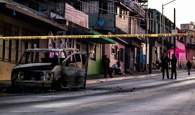 14 vehicles were burned in five of the six municipalities of Baja.
