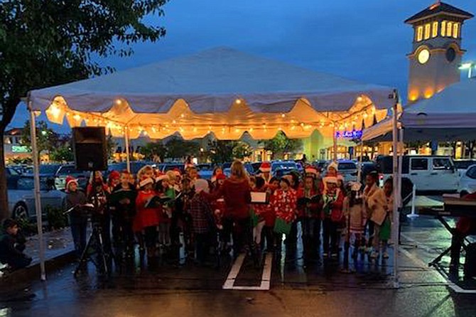 Thursdays through Sundays from 6-6:30 enjoy carolers performing under the lighted holiday arch at Eastlake Village Walk.
