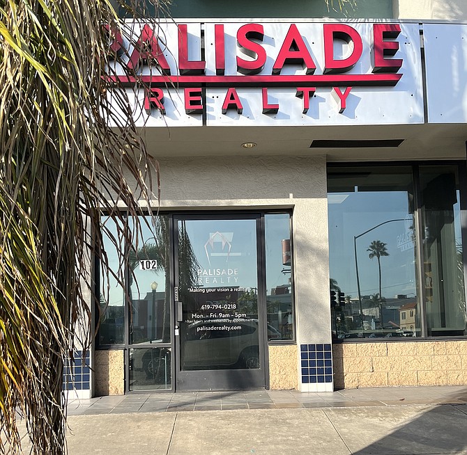 Vacant Palisade Realty on University Ave.
