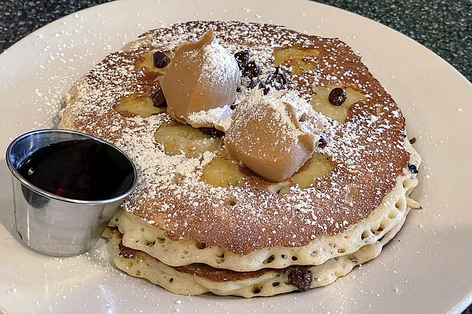 "Elvis Cakes": pancakes with bananas, chocolate chips, and scoops of peanut butter
