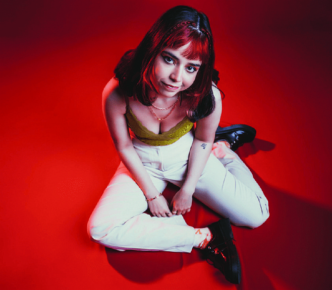 Bratty is the bedroom pop/garage/surf project led by Jenny Juárez, from Culiacán, Sinaloa.