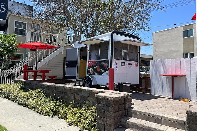 A mobile kitchen that serves in one spot, six days a week