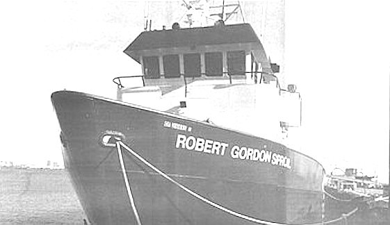 RV Sproul. Yayanos asks me if I will work the A-frame as he and Kaufmann fend the vehicle off the stern.