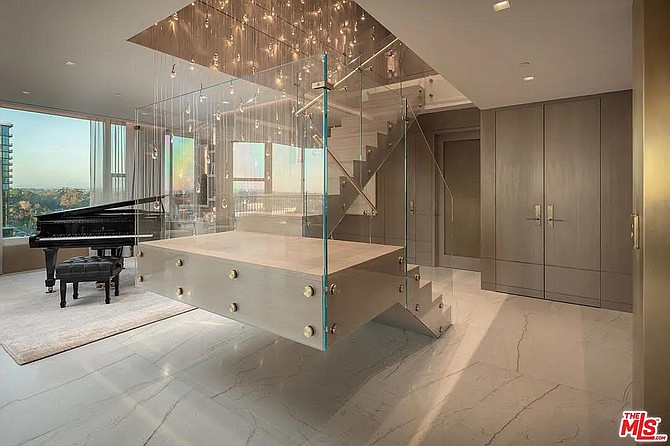A clear-case staircase for minimal view-blockage.