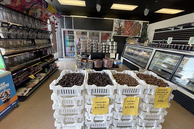 A shop that sells dates and other dried fruit, as well as nuts and Turkish delight