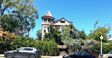 I can picture a wealthy businessman’s wife standing on that balcony, at the end of a day in 1910.