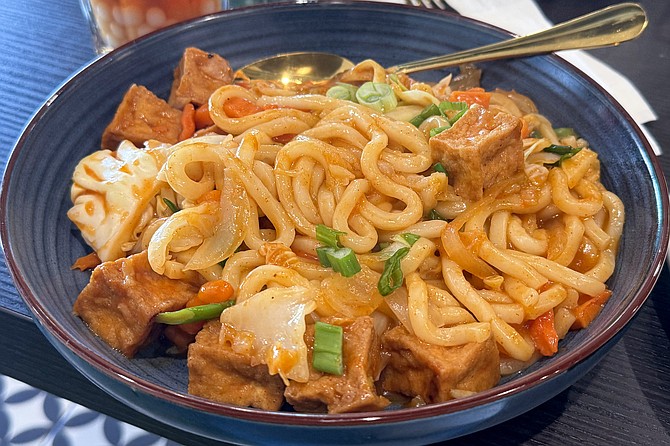 Gochujang udon stir fry with tofu