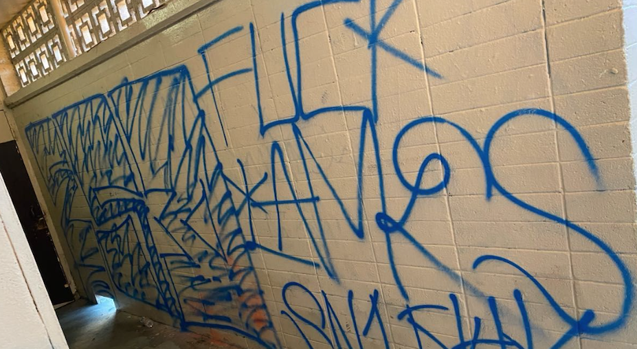 Serra Mesa locals paint over graffiti when Get It Done couldn't - Vimarsana News