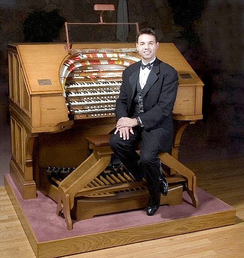 Jelani Eddington presents an Independence Day Theater Organ Concert featuring the American Songbook.
