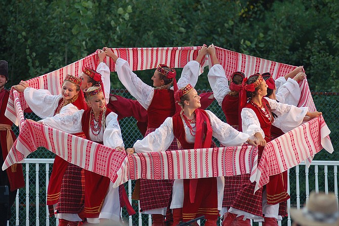 Enjoy the Ukrainian lawn program from 2 – 4pm featuring the Chervona Kalyna Dance Group, U3Zub, Balboa Park Dancers, Iaroslava Caracosa, Ridna Shkola students, and more.