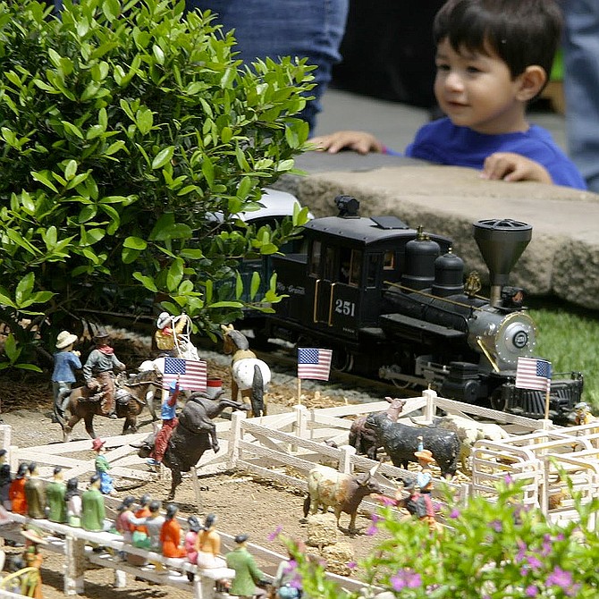 See the best that the model railroad hobby has to offer—beautifully designed and built model train layouts in operation, scale models of trains, cars and buildings, new products and collectible trains and toys from years past.