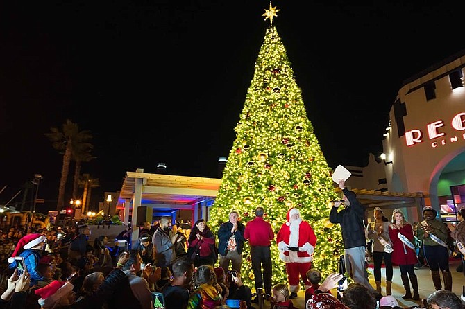 Come kick off the holiday season in Oceanside with the annnual tree lighting, music, santa and holiday sunset market.