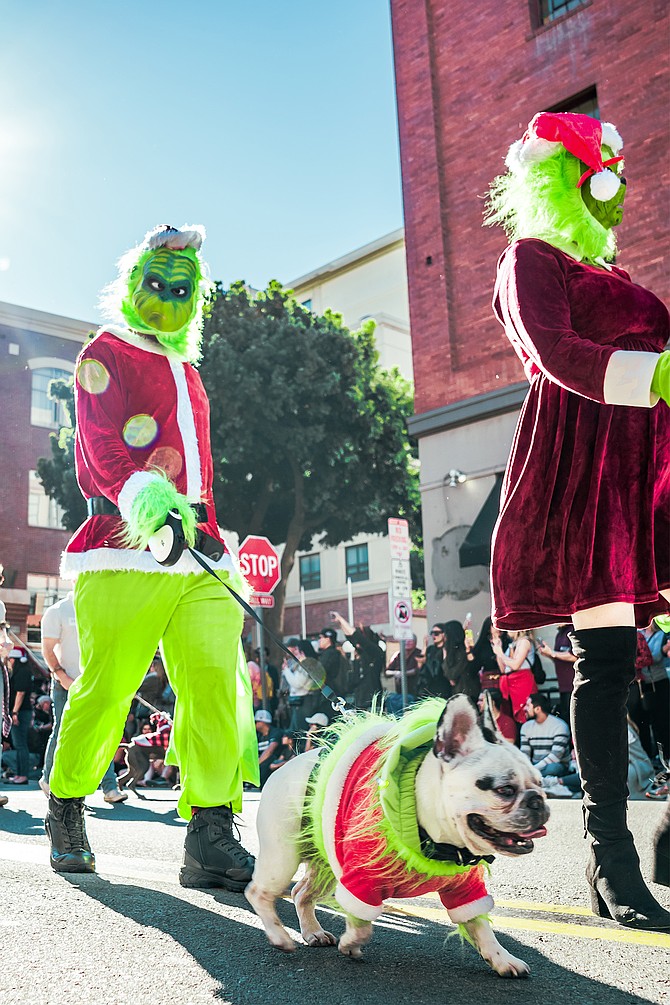 Get those ears perked and those tails wagging and prepare to unleash the holiday cheer in Gaslamp Quarter with your furry friends!
