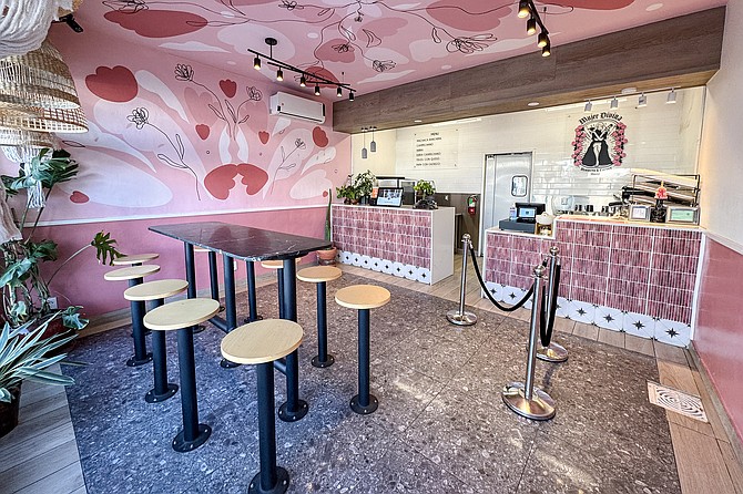 Mujer Divina, a women-themed burrito and coffee shop