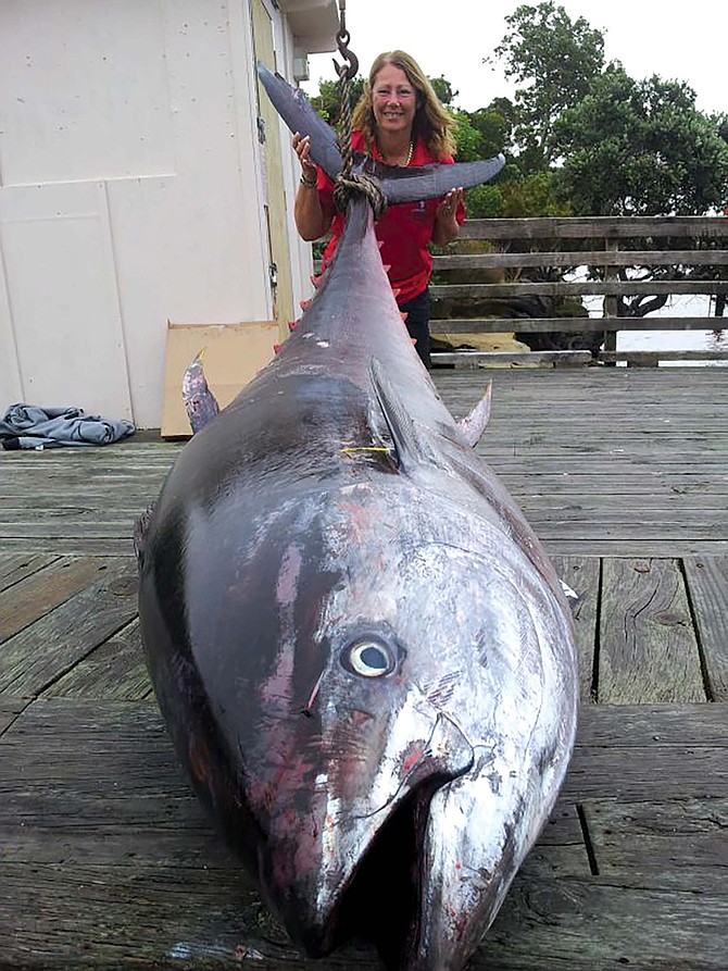 New Zealander Donna Pascoe with her all-tackle world record Pacific bluefin tuna caught in 2014.