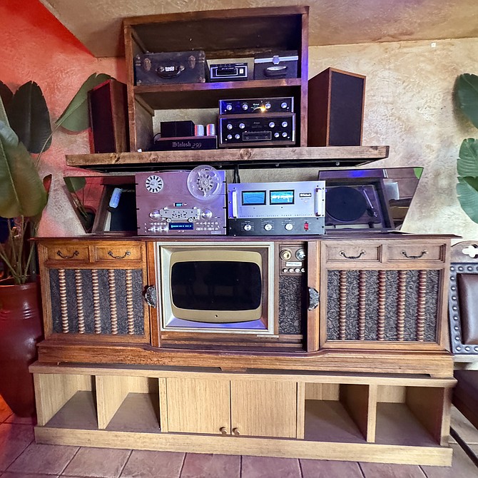 Vintage electronics welcome customers to the restaurant