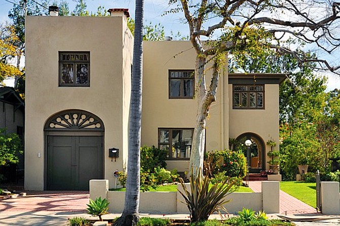 Irving Gill's architecture is strikingly Modern in Bankers Hill, with its spare, cubist arrangements of volumes and shapes, such as flat roofs, arches and pergolas, without surface ornament, with the exception of trailing vines and shadows.