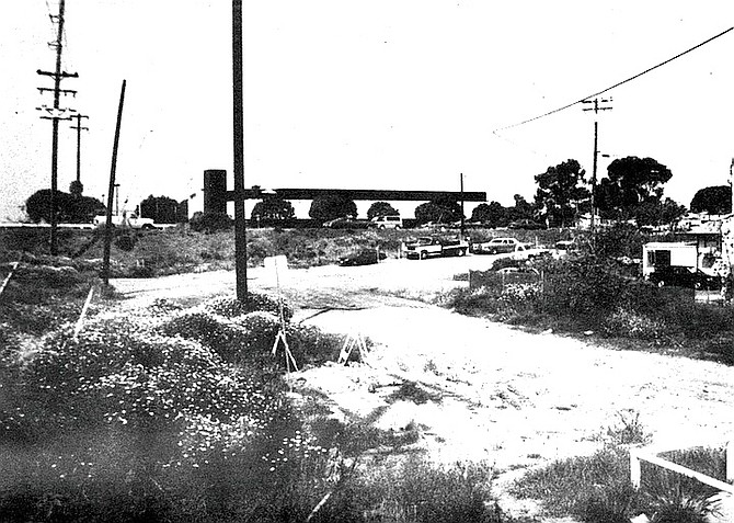 In 1950 Santa Fe raised its trackbed, cutting Anna in two.